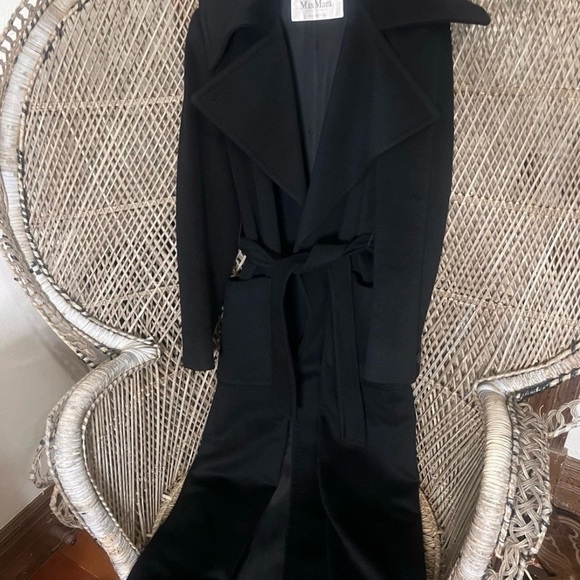 MaxMara Magia Pure Cashmere Black Belted Coat